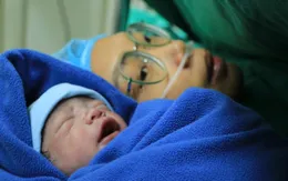 Mẹ ung thư giai đoạn 3 kiên cường giữ con