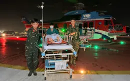 Trực thăng vượt bão, đưa 3 bệnh nhân nguy kịch từ Trường Sa về đất liền
