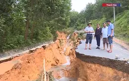 Sạt lở nghiêm trọng nhiều tuyến đường do ảnh hưởng bão số 10