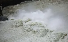 19h ngày 2/10, đóng tiếp 1 cửa xả đáy hồ thủy điện Tuyên Quang