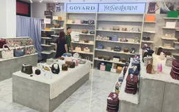 Thu giữ hơn 1.000 sản phẩm nghi hàng giả, hàng nhái tại khu vực chợ Hàn