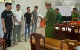 Mâu thuẫn khi mời bia, 4 thanh niên mang kiếm, dao truy sát bạn nhậu