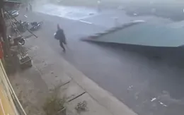 Nhanh chóng khắc phục hậu quả trận giông lốc khiến nhiều nhà dân bị tốc mái ở Nghệ An