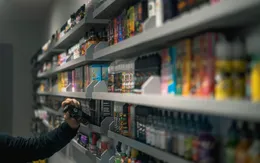 Hiểm họa từ thuốc lá điện tử dùng một lần