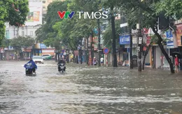 23 tuyến đường ngập sâu, 2 cây xanh gãy đổ tại Hà Nội