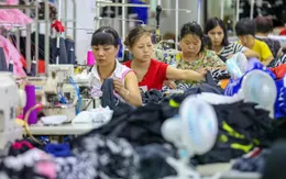 Thuế quan Mỹ đẩy hàng dệt may Trung Quốc chuyển hướng sang châu Âu