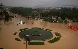 Chống tràn khẩn cấp tuyến đê Hà Châu, ứng phó với lũ đặc biệt lớn trên sông Cầu (Thái Nguyên)