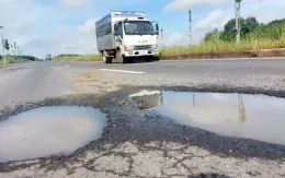 Tuyến đường hơn 5.000 tỷ đồng sau 1 năm khánh thành đã xuất hiện nhiều ổ voi