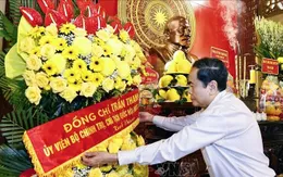 Chủ tịch Quốc hội Trần Thanh Mẫn dâng hương tưởng nhớ Chủ tịch Tôn Đức Thắng