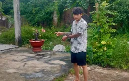 Nam thanh niên trùm mặt, khống chế em họ cướp tài sản