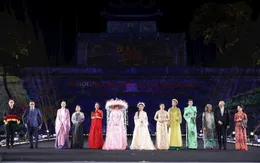 Đấu giá nghệ thuật tại Lễ hội Văn hóa Thế giới, ủng hộ đồng bào vùng lũ 2,5 tỷ đồng