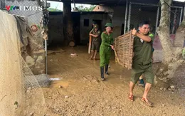 Bắc Ninh: Công an các địa phương giúp dân khắc phục hậu quả mưa lũ