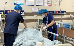 Cấp cứu học sinh 15 tuổi bị tai nạn giao thông do không đội mũ bảo hiểm