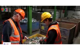 “Đãi vàng” từ rác điện tử