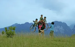 Sau 8 năm, “Cha cõng con” quay lại rạp chiếu