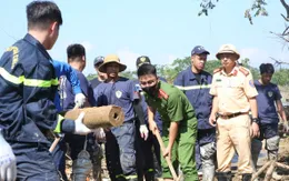 Công an Thủ đô tiếp tục ra quân hỗ trợ người dân khắc phục hậu quả sau mưa lũ