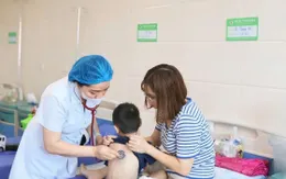 Trẻ nhập viện do bệnh hô hấp tăng, bác sĩ khuyến cáo phụ huynh chủ động phòng bệnh