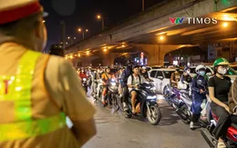 Hà Nội: Nữ tài xế bị phạt nồng độ cồn sau buổi tiệc 20/10