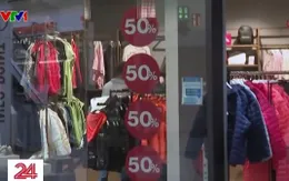 Hàng trong nước đắt đỏ, người Hà Lan đổ sang Đức mua sắm