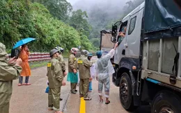 Đà Nẵng: Sạt lở gây ách tắc đường Hồ Chí Minh tại chân đèo Lò Xo