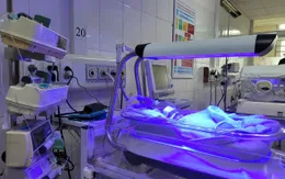 47 ngày hồi sinh bệnh nhi mềm khí quản bẩm sinh