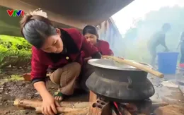 Ấm áp bữa cơm tại nơi tránh sạt lở núi ở Quảng Ngãi