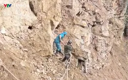 Nghệ An: Thông đường vào 6 bản làng bị chia cắt do sạt lở