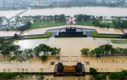 Huế: 8 người thương vong, nhiều vụ lật ghe giữa dòng lũ