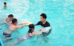 Lần đầu tiên có chương trình dạy bơi an toàn cho học sinh