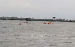 Khẩn trương tìm kiếm người bị mất tích do lũ cuốn và khi thả lưới đánh cá