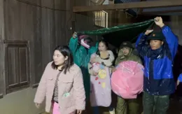 Đà Nẵng: Bộ đội Biên phòng khẩn cấp di dời hàng trăm hộ dân khỏi vùng sạt lở