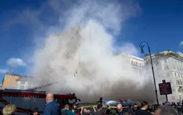 Công nhân bị thương trong vụ sập tháp thời trung cổ gần Đấu trường La Mã