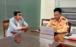 Xe ô tô chạy lùi tránh kiểm tra nồng độ cồn lao xuống ruộng