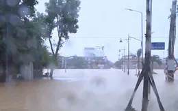 Huế, Quảng Trị ngập sâu trở lại, nguy cơ sạt lở lan rộng