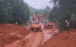 Điều phối vật tư khắc phục hàng loạt tuyến quốc lộ ở miền Trung bị sạt lở sau mưa lũ