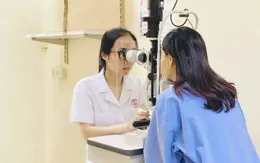 Bỏng kết giác mạc do dung dịch ủ chấy