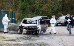 Tài xế lao xe vào người đi bộ tại Pháp, 5 người bị thương