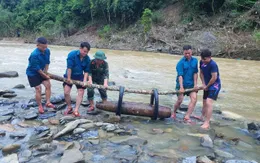 Nghệ An: Phát hiện quả bom phá dài 140cm, nặng khoảng 250kg khi nước sông rút cạn