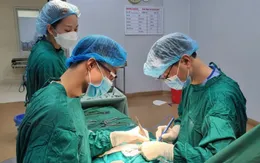 Cứu sống bé sơ sinh bị viêm phúc mạc do thủng ruột