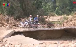 Lũ cuốn trôi đường ở Gia Lai, hơn 1.000 người dân bị cô lập