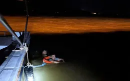 Khánh Hòa: Cứu hộ thành công người đàn ông nhảy cầu Trần Phú tự vẫn