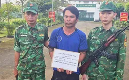 Bắt đối tượng truy nã đang lẩn trốn trên tàu cá tại Cà Mau