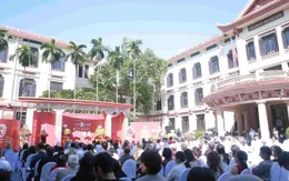 Hậu duệ hoạ sĩ Victor Tardieu xúc động tham dự triển lãm 100 năm Mỹ thuật hiện đại Việt Nam