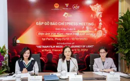 Mưa đỏ “xuất ngoại” tới Thủ đô ánh sáng Paris 