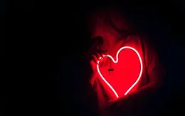 Vì sao khi yêu con người dễ trở nên "mù quáng'?