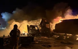 Tai nạn liên hoàn nghiêm trọng tại Hàn Quốc, xe tải 5 tấn bị thiêu rụi trong vài phút