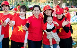 1000 người Việt tại Nhật Bản xếp hình cờ Tổ quốc trong Ngày hội Đại đoàn kết toàn dân tộc