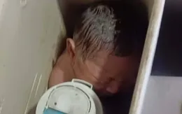 Bé gái sơ sinh sống sót thần kỳ sau khi bị bỏ trong hộp nước bồn cầu