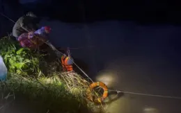 Giải cứu 31 người dân bị nước lũ cô lập bên bờ sông Ba (Gia Lai)