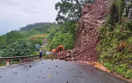 Cơ chế gây mưa lớn, sạt lở đất liên tục ở miền Trung và yêu cầu nâng cấp cảnh báo